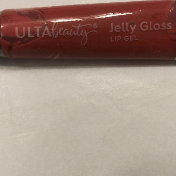 Makeup bag with extra goodies inside. - Picture 9 of 17